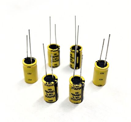 Buen precio 150UF 63V 105° condensador electrolitico de aluminio radial de primera calidad para aplicaciones eléctricas e industriales en línea